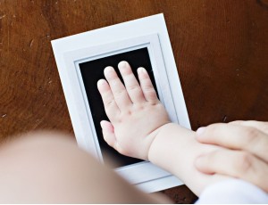 4 načini, kako lahko za vedno ohraniš majcene odtise rokic in nogic tvojega dojenčka