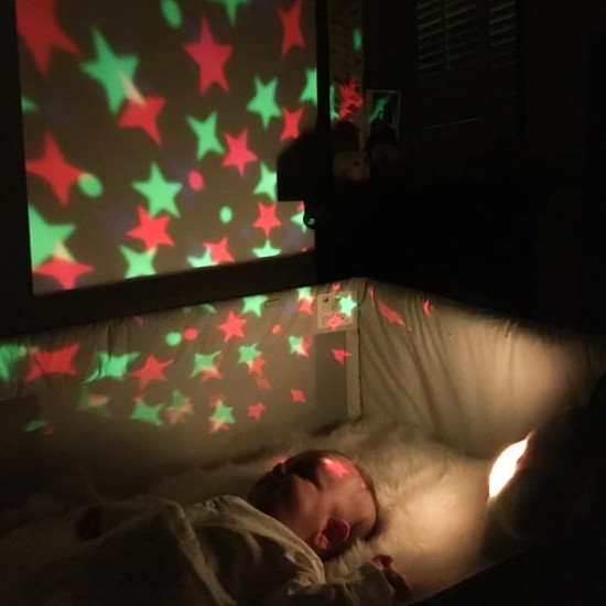 Little Chick Glasbeni zvezdni projektor s pomirjujočimi zvoki – Zvezdica bela