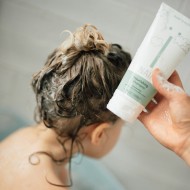 Naïf® Otroški hranilni šampon za lase 200ml