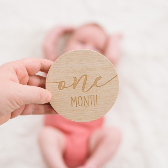 Pearhead® Lesene milestone kartice za fotografiranje dojenčka - 12 mesecev